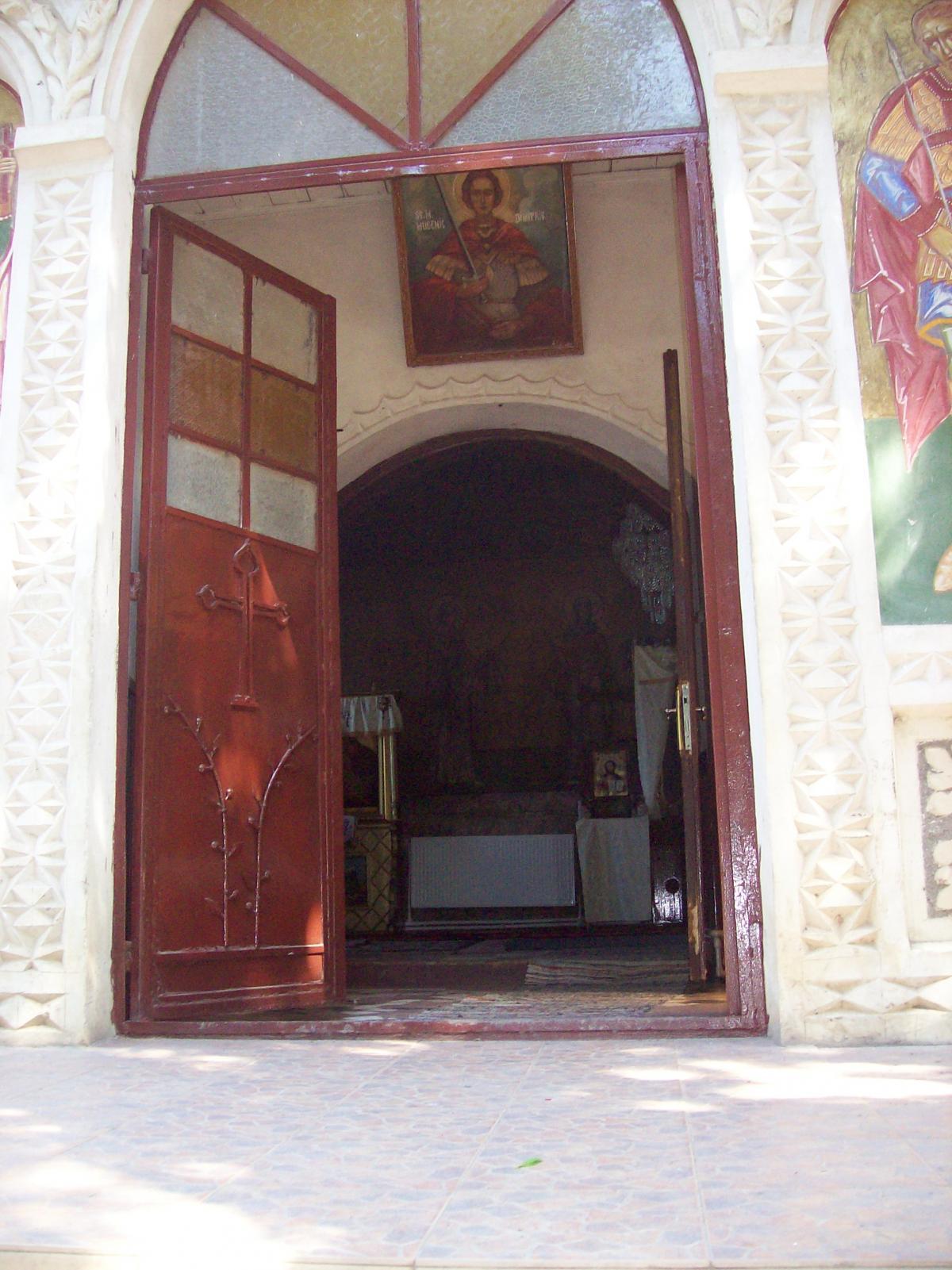 Biserica - intrare